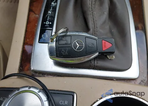 2013 Mercedes-Benz C 250 Luxury/Sport z USA, uszkodzony, nr VIN WDDGF4HB1DR241759